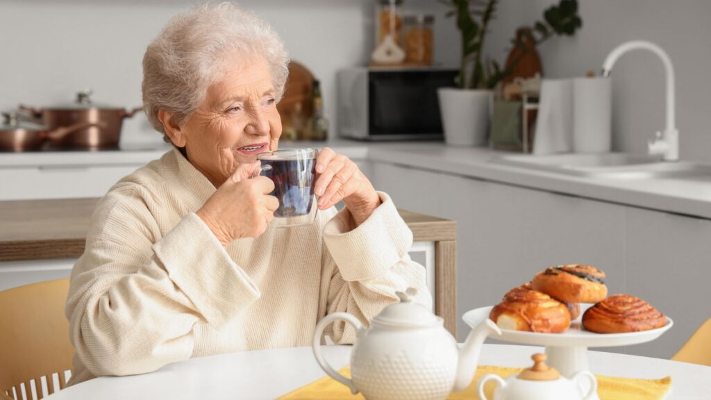 Aging In Place é um conceito que questiona quais condições são necessárias para que pessoas idosas continuem morando em sua casa com autonomia e segurança.